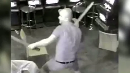Răfuială cu săbii într-un bar din Torino. Protagoniştii, doi români