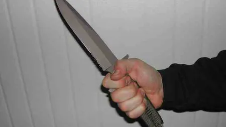 TRAGEDIE în Iaşi: Un bărbat şi-a înjunghiat mortal fosta iubită, apoi a vrut să se sinucidă