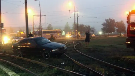 Un şofer a rămas blocat pe liniile de tramvai, după ce a fugit de la o benzinărie fără să plătească