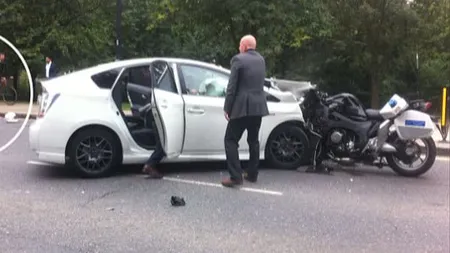 Convoiul Prinţului Harry, implicat într-un accident VIDEO