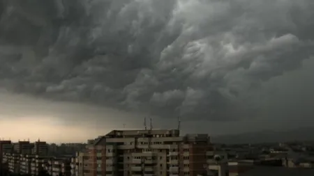 VREMEA IN BUCURESTI: Nori negri peste blocurile gri. PROGNOZA METEO pe trei zile