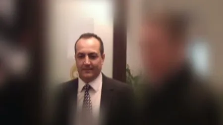 Un primar BOLNAV PSIHIC îşi conduce fără probleme maşina, deşi medicii îi interzic acest lucru VIDEO