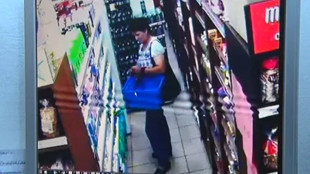 Femeie surprinsa de camerele de supraveghere când fura din magazin VIDEO