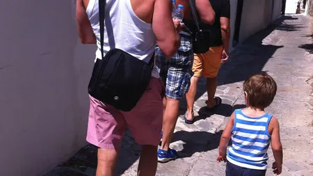 Un cuplu de homosexuali, agresat în vestiarul unei piscine de lux din Capitală. Află ce s-a întâmplat