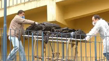 O adolescentă de 16 ani, găsită fără suflare în casă. Fata lua pastile de slăbit
