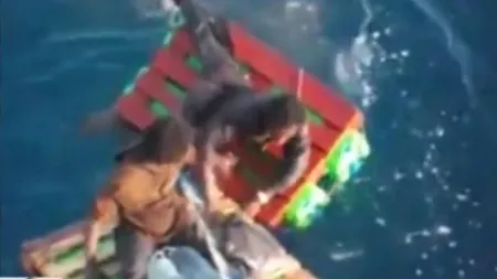 Condamnaţi la moarte în larg: Echipajul unui vas turc a lăsat să moară doi pasageri clandestini VIDEO