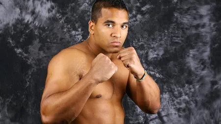Un maestru în capoeira seamănă teroare în MMA. Stilul său de luptă este demenţial VIDEO
