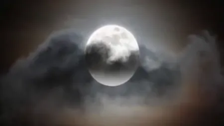 Fenomen RAR pe cerul României. Super Luna şi-a făcut apariţia pe bolta cerească