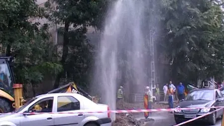 Mai mulţi muncitori din Tulcea au spart o conductă de apă VIDEO