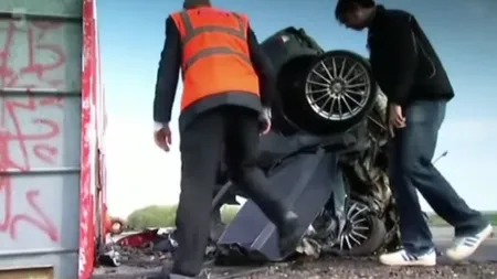 CRASH TEST la 190 de km. Pasagerii din accidentul provocat de şoferul sinucigaş nu au avut nicio şansă VIDEO