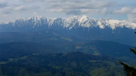 Patru turişti, BLOCAŢI pe un perete muntos în masivul Bucegi