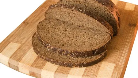 PÂINEA NEAGRĂ, unul dintre cele mai FALSIFICATE produse din România. Vezi ce poate să conţină
