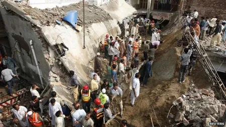 Moschee prăbuşită în Pakistan: Cel puţin 24 de morţi