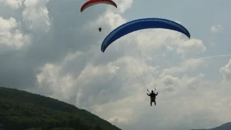 TRAGEDIE în Braşov. Un parapantist s-a accidentat pe Muntele Bunloc