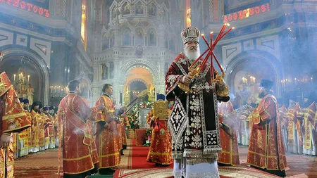 După o prelegere la un constructor de avioane, patriarhul Kirill s-a ales cu un avion personal de luptă