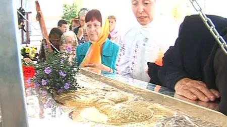 Sute de credincioşi, la pelerinajul moaştelor Sfântului Constantin Brâncoveanu VIDEO
