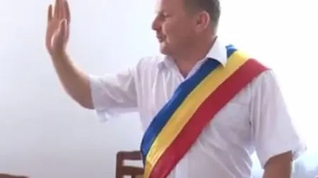 Un primar a fost SNOPIT în bătaie de un soţ gelos, pentru că i-a făcut ochi dulci soţiei sale