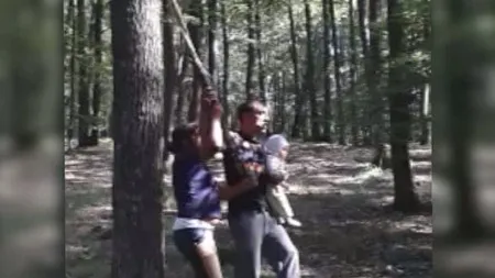 SCANDAL cu bâte între un pădurar şi hoţii de lemne VIDEO