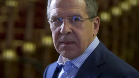 Lavrov râde de NATO şi îşi previne 