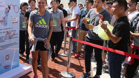 Înfrântă, dar apreciată. SIMONA HALEP, asaltată de fani, în China FOTO