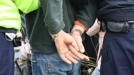 Opt tineri din Constanţa, reţinuţi pentru JAFURI cu violenţă