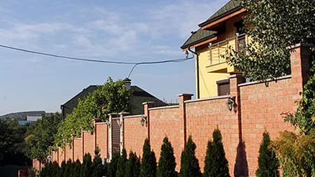 Mitropolitul Moldovei locuieşte într-o VILĂ de LUX şi îşi face vacanţele la hoteluri de CINCI STELE FOTO