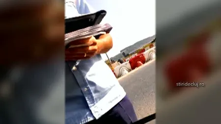 Tupeu de vitezoman: Un şofer a vrut să-l umilească pe agentul de la rutieră care l-a oprit VIDEO