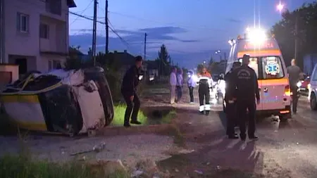 Un bărbat, în comă la spital, după ce taxiul în care se afla a fost izbit de o maşină VIDEO