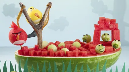 Cum să tai FOARTE SIMPLU şase fructe. TUTORIAL VIDEO devenit viral