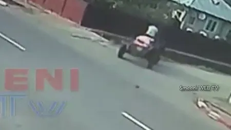 Un căruţaş a ratat o curbă şi a intrat cu atelajul într-un şanţ VIDEO