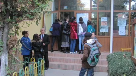 Elevă bătută de un cămătar în sala de clasă a unui liceu din Călăraşi