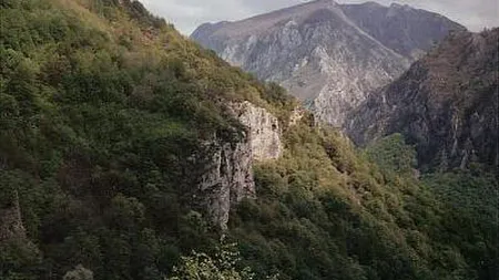 Familia rămasă blocată în zona Valea Cernei a fost găsită de salvamontişti