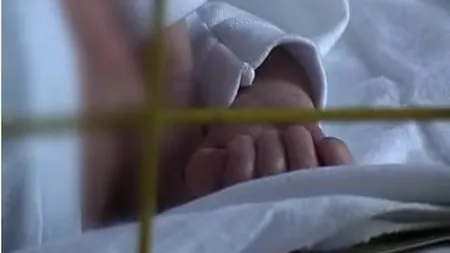 L-au trimis acasă cu clavicula ruptă. Nou născut, mort la câteva ore după externare