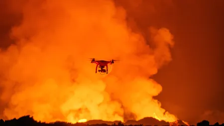 Imagini ULUITOARE: O dronă a filmat erupţia unui vulcan. VIDEO