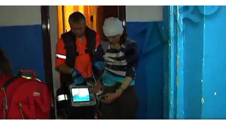 ATAC SÂNGEROS în Iaşi: O femeie a fost înjunghiată în scara blocului VIDEO