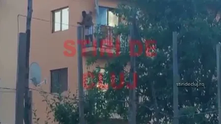 Un fost politician, filmat în IPOSTAZE INDECENTE: A făcut CIRC pe balcon, în lenjerie intimă