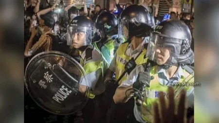 Noi PROTESTE în Hong Kong: Poliţiştii au intervenit în forţă FOTO