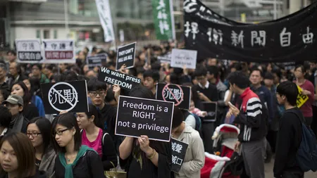 Hong Kong: Mii de persoane se mobilizează pentru noi manifestaţii