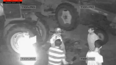 Familie terorizată de hoţi. Fiul proprietarului a fost înjunghiat de infractori
