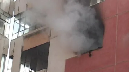 Incendiu într-un apartament din Cluj. O mamă şi doi copii, salvaţi în ultima clipă