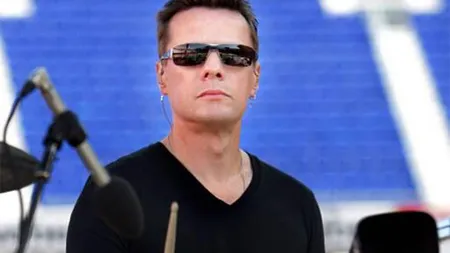 Bateristul trupei U2 a fost ţepuit în România. Vedeta a pierdut 4,5 milioane de euro
