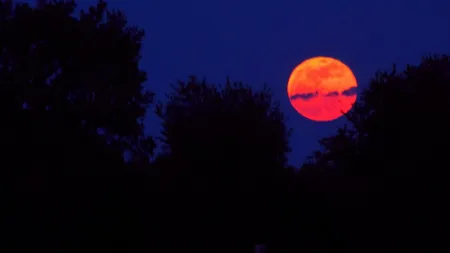 LUNA SÂNGERIE, predicţii APOCALIPTICE. Vezi ce aduce cu sine acest fenomen