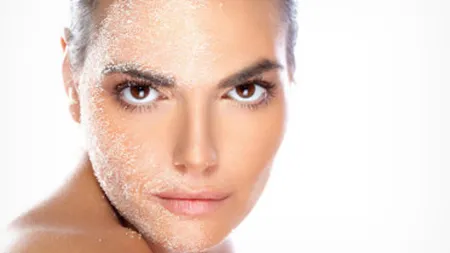 Trucuri de frumuseţe: Fă-ţi un peeling la tine acasă