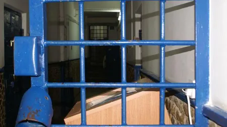 SCANDALOS: Orgii cu deţinuţi în penitenciarul din Târgu Jiu VIDEO