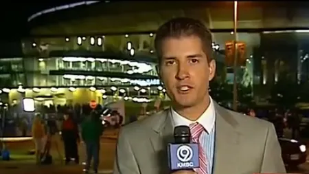 Un REPORTER a fost speriat în DIRECT în timpul unui interviu de un TRECĂTOR VIDEO