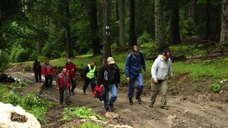 O familie cu un copil mic, căutată de salvamontişti în Valea Cernei