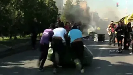 Scandal cu ţigani în Atena: Şi-au incendiat lucrurile pentru că autorităţile vor să le dărâme tabăra VIDEO