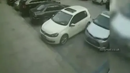 Cel mai nepriceput şofer. Cum a încercat să iasă dintr-o banală parcare VIDEO