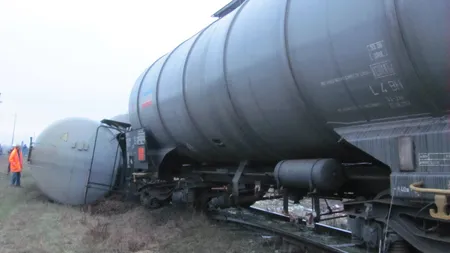 Un vagon cu 60 de tone de motorină a DERAIAT într-o gară din Sălaj
