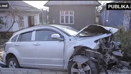 Accident în R. Moldova. Bărbat în stare gravă, după ce s-a izbit violent cu maşina într-un gard VIDEO